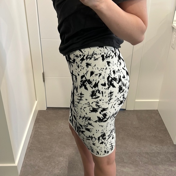 Bcbg bandage skirt - Picture 4 of 4